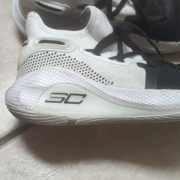 🎉HP🎉 Under Armour Curry 4's Size 7 Youth Black White Basketball Shoes - Picture 2 of 6